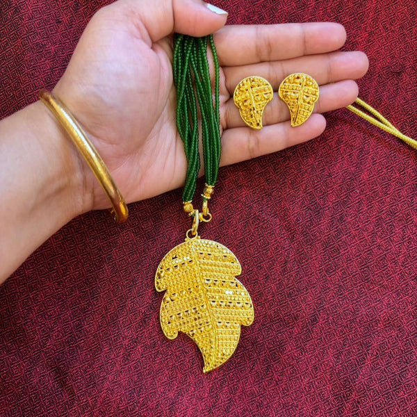 Solo Leaf Locket Set With Green Tassel