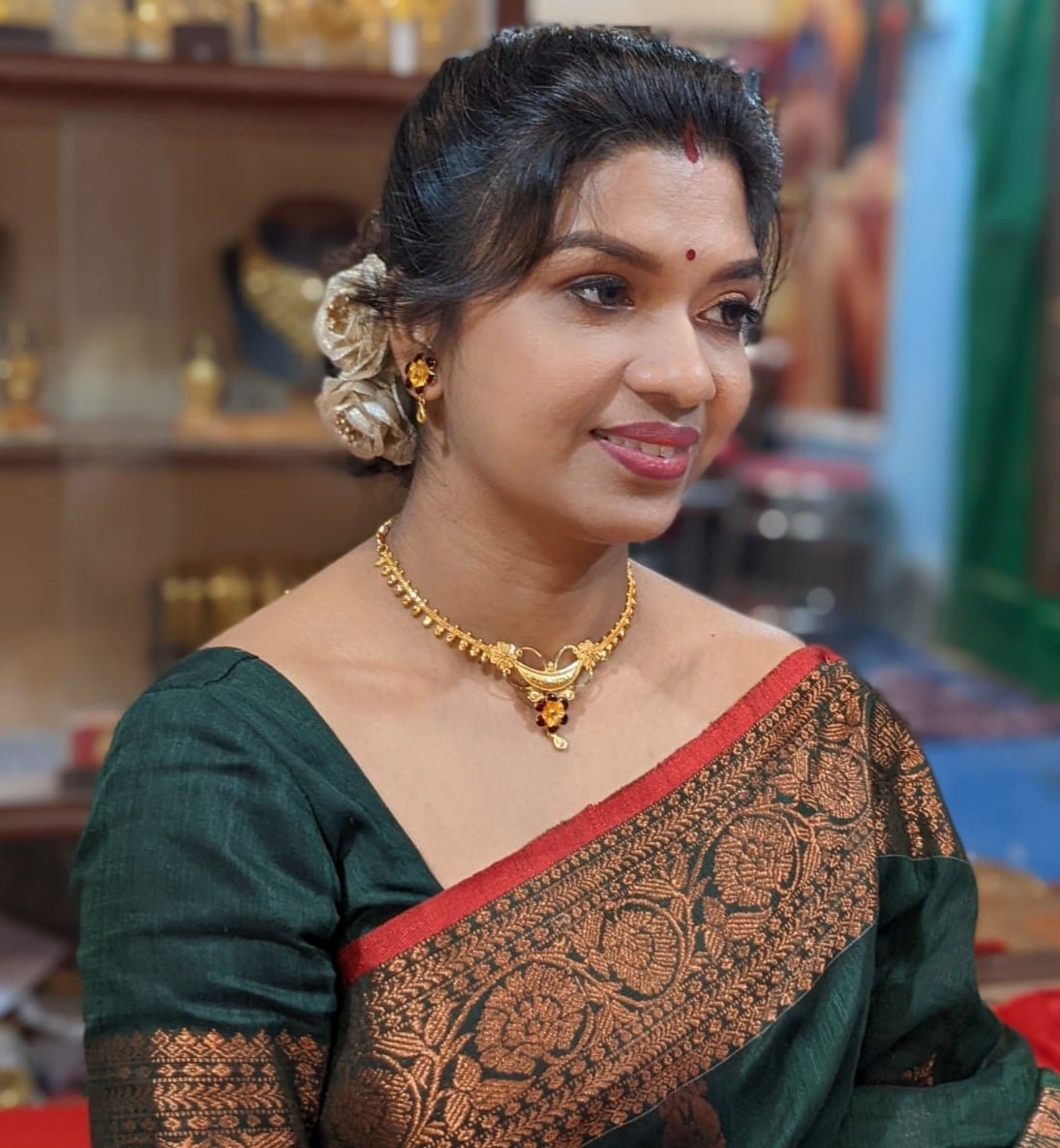 Floral Design Small Necklace Set - Main Image