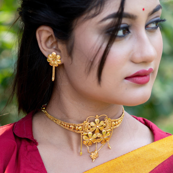 Nayantara - Flower Motif Choker With Earrings - BRISHNI